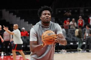 火媒：亚当斯打替补中锋足够&amp;签卡佩拉稍显多余 后者没带来新东西