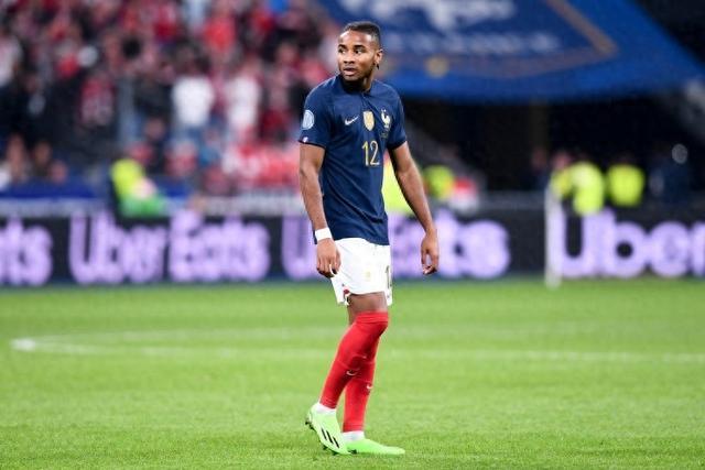 电竞比赛结果-米兰新闻网：恩昆库在米兰训练中展现出职业态度，打动了阿莱格里