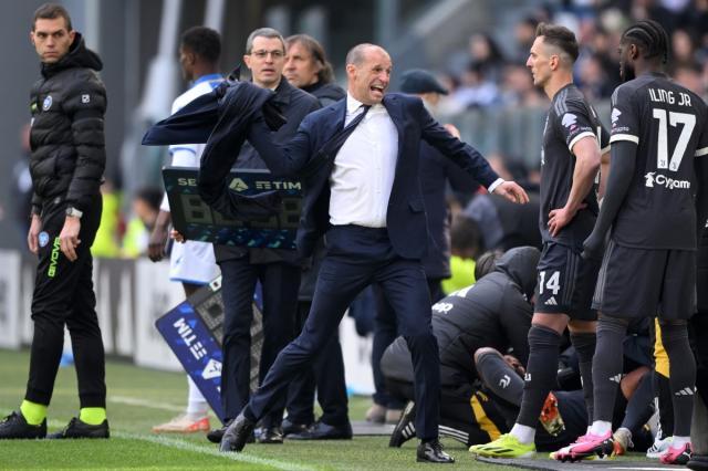 1708881561211041713.jpg Max-Allegri-Juventus-coat-throw.jpg