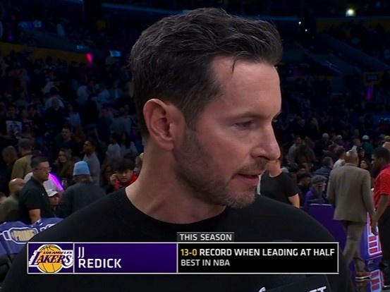 英雄联盟世界赛比分-看看今天咋样！本赛季湖人半场领先时战绩为13胜0负 全联盟最佳！